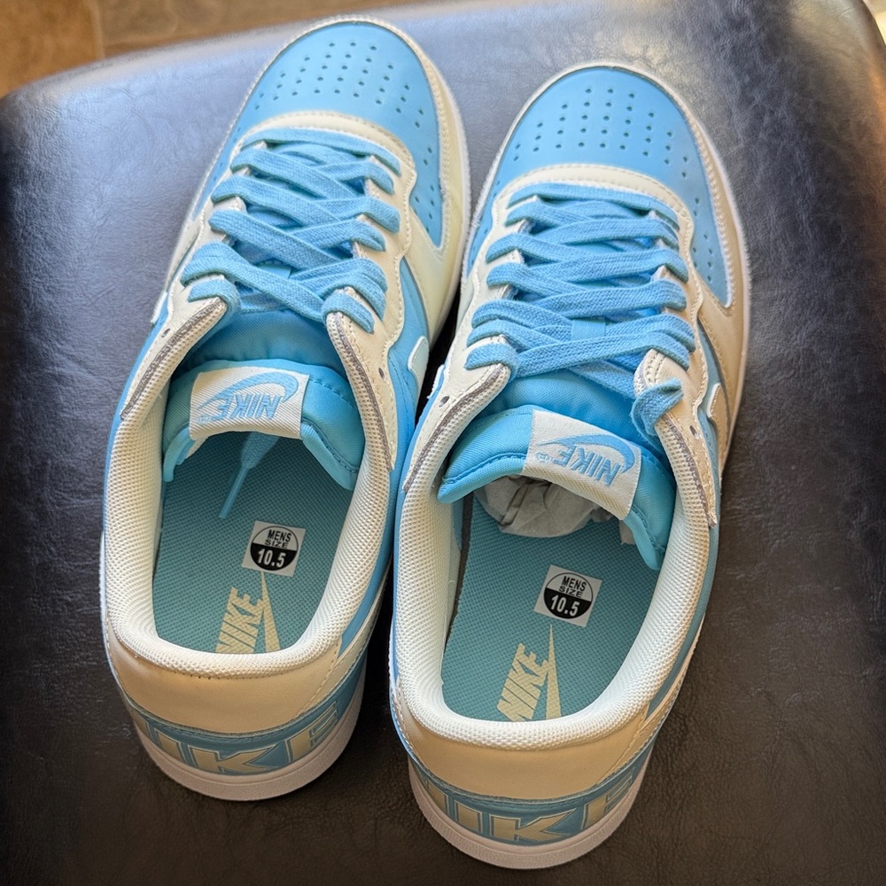 Nike Low-Top Sneakers in‎ Sky Blue and Cream